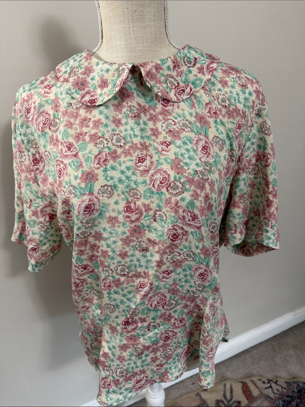 Vintage Floral Short Sleeve Top in Pink & Mint Apostrophe Pearl Buttons on Back